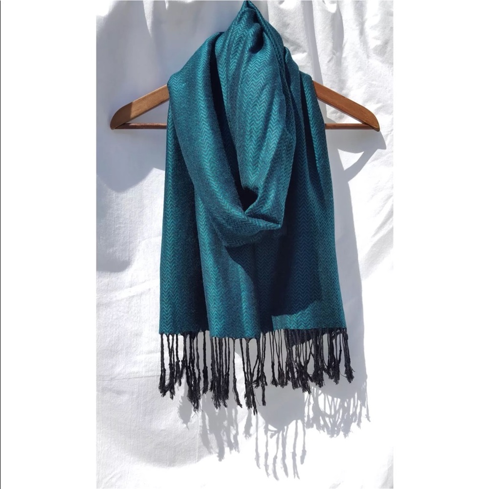 FeelsLikePashmina Zig-Zag Scarf